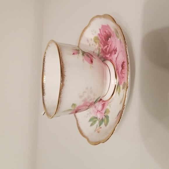Vintage Royal Albert American Beauty Bone China Teacup & Saucer Set - Picture 14 of 17